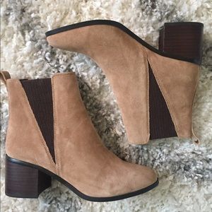NEW Steve Madden Taupe Booties